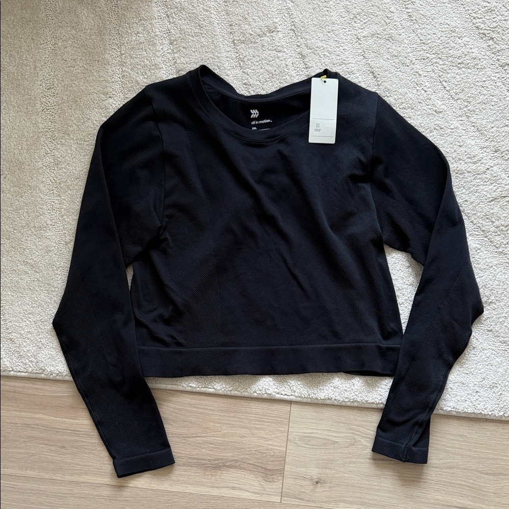NEW- All in Motion Seamless Long Sleeve Cropped Top